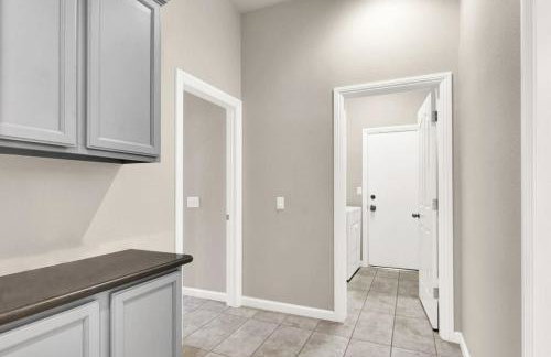 Lux 3BR Oasis Near Strip with Heated Pool and Jacuzzi - Photo 22