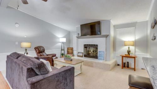 8 Mi to Beach Lake-View Haven in Linn Creek! - Foto 4