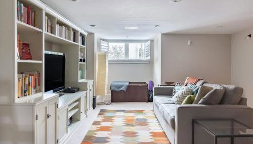 Explore Sights of Washington from Spacious Crib - Photo 2