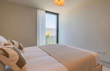 Stunning Beach House with Pool by LovelyStay - Foto 39