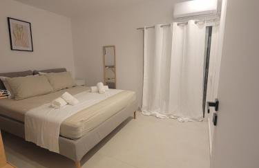 Stylish Rooftop Retreat with Hot Tub with Loutraki Beach - Foto 28