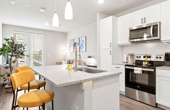 Prime Soco Quaint 1BR King Suite w Pool Parking - Photo 14