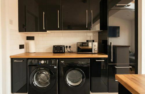 Contemporary Private Home Near Nottingham with Free Parking and Garden - Foto 9