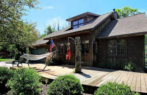 Secluded cabin on 10 acres - hot tub & game room! - Foto 34