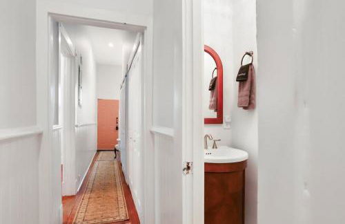 Lovely Victorian Beauty in Heart of Downtown - Foto 54