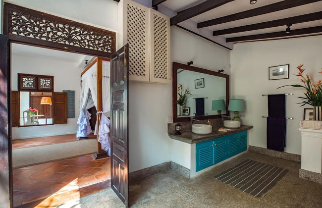 Lovely Lakeside Villa With Large Pool Poolside Dining - Foto 14