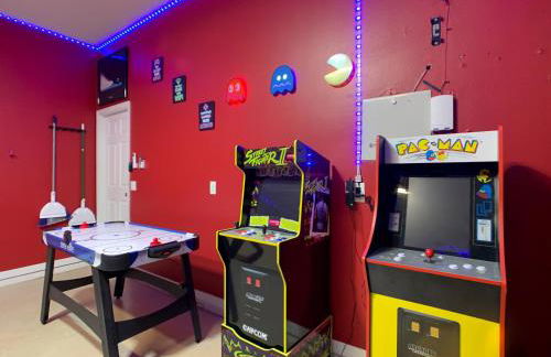 Spacious family home w pool & game room - Photo 96