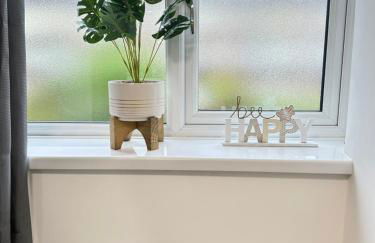 Cozy Family House 10 min from Manchester Airport - Photo 18