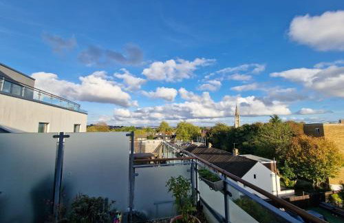 Bright and Modern Forest Hill Flat - Flexible Stay - Photo 9