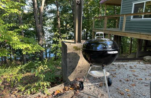 Lakeside Cabin - Serene Retreat with Lake Monroe Views and Wraparound Deck in Brown County - Foto 35