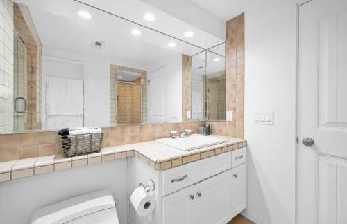 4 bedroom Home in Quiet Neighborhood near Beach - Photo 41