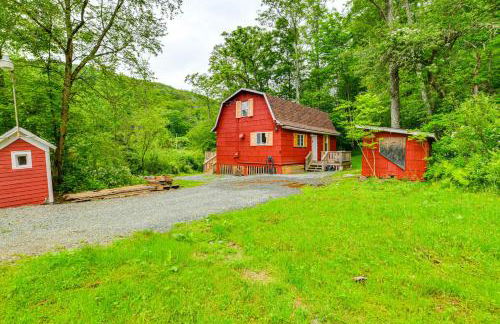 Mtn-View Deck and Grill Creekside Catskills Cabin! - Foto 30