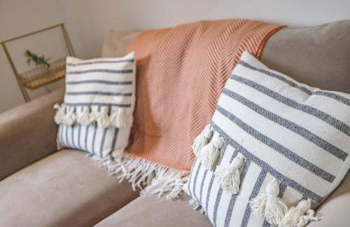 Stylish 2 Bed with Parking, 5 Min Walk to Windsor - Foto 8