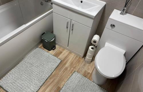 Cozee 2-bed in WV11 ideal for long work stays & relocation cls to New cross hospital M54&M6 - Foto 15