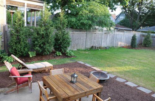 Historic Home with Outdoor Hot Tub Near Downtown in Public Transportation Hub - Photo 23