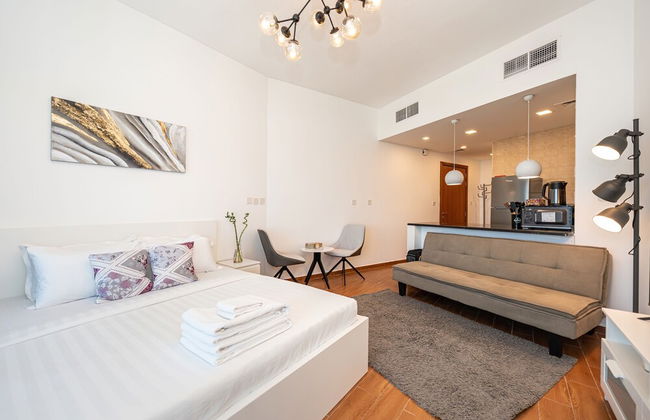 Luxury StayCation - Al Jawhara Tower Studio Apt in the Heart of Dubai - Photo 5