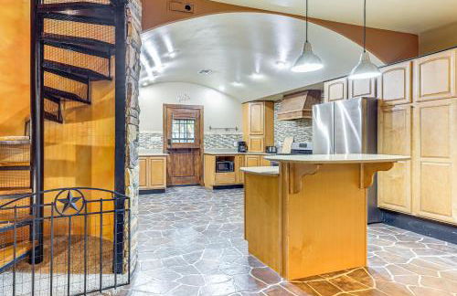 Italian-Styled Home with Lake Views and Private Pool - Photo 6