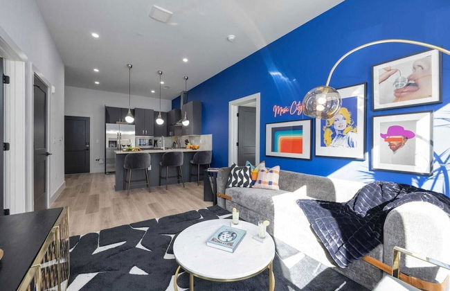 2 Modern Apartments in Heart of Midtown, Walkable Location Patio, Pool & Gym - Foto 1