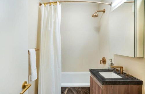 52-3DE Newly renovated 2BR BTH Midtown East - Photo 19