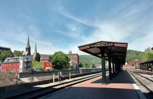 Relaxing Rustic Oasis, Unit A - 6 minute walk to Downtown! Pet-friendly & Cyclists Welcome! - Foto 13