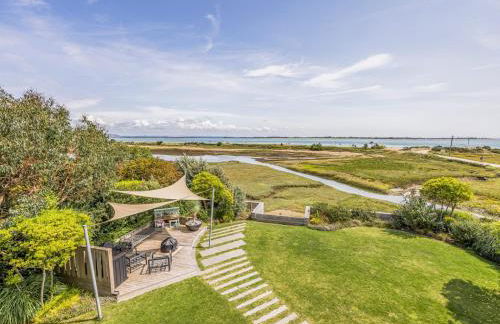 Breathtaking Home with Parking - Pass the Keys - Photo 29