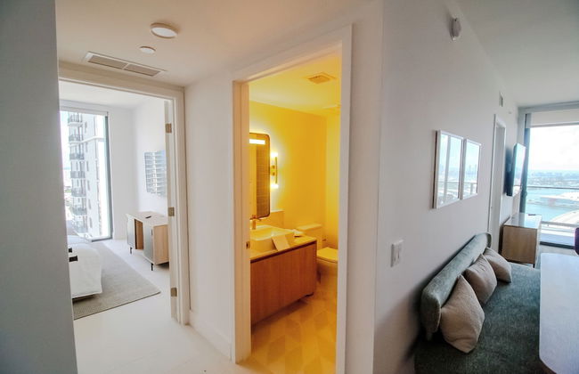 Luxurious Downtown Escape - Photo 30