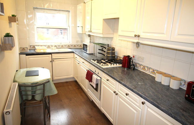 Doncaster Central Apartment Sleeps 5 Very Quiet - Photo 8