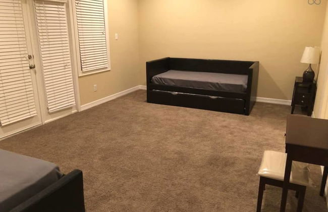 4 Story Rooftop - Executive Corporate Housing - Photo 9