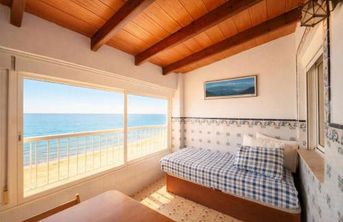 Apartamento en primera línea de playa con vistas al mar - Foto 1