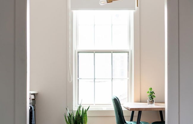 NEW Luxe Pet Friendly Free Parking Downtown - Foto 26