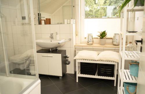 Lichtdurchflutende Wohnoase-Kamin-ruhig-kostenloser Parkplatz- 24-7 Self Check-in, bis zu 5 Personen, sehr geräumig - Photo 30