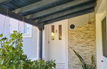 Marily's seaview suite with private JACUZZI and BBQ - Photo 5