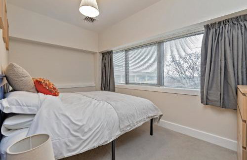 PRIME CITY CENTRE MK STAY, Stylish Spacious Apartment, AIR CONDITIONG, Two bathrooms, FREE GATED ALLOCATED PARKING & Lift access - Foto 26
