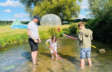 Hertford farm Woodland cabin pet friendly firepit bbq - Foto 61