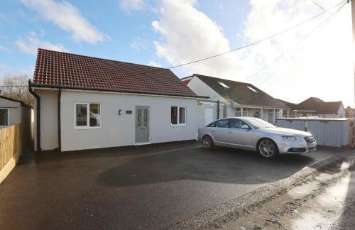 Gloucester Rd By N And N Stays, Newly Refurbed 6 Bed all ensuite house by N And N Stays Ltd, Perfect for contractors and Corporate stays, Close to YTL Arena Site, Pvt Parking for Vans and and work vehicles, Wifi - Foto 2