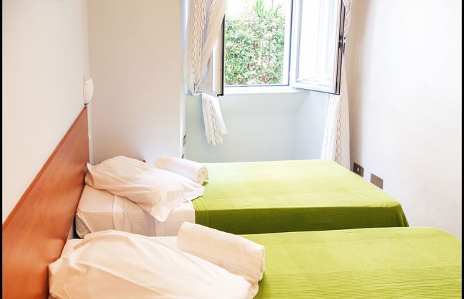 Român Holidays Hostel - Foto 17