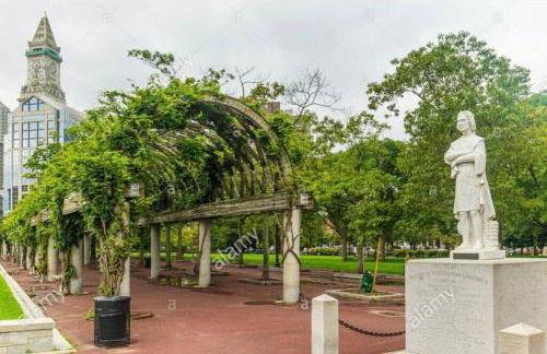 Boston Harbor views Modern north end condo FREE PARKING! - Foto 47