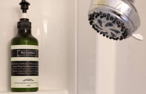 Cali 2BR Getaway Firepit, Yard & Spring Charm - Foto 9