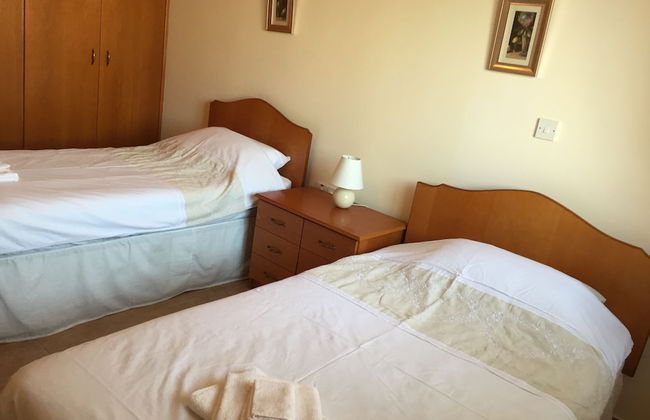 2 Bed Flat - Sleeps 4 - Pool - Parking - Wifi - Foto 2