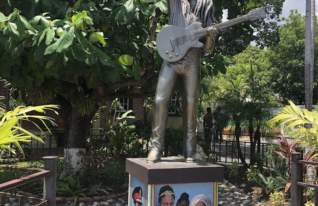 Kensington with pool - Photo 28