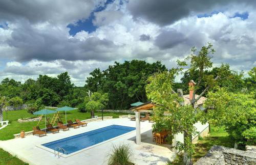 Holiday Home in Rojnici With Private Pool - Photo 16