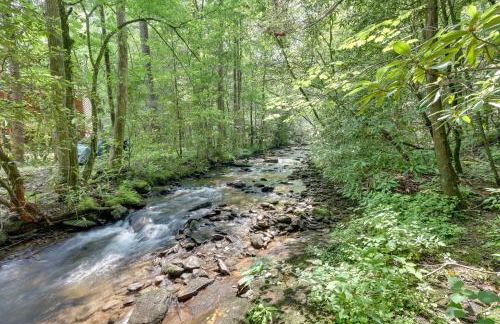 Secluded Cross Creek Cabin with Deck and Fire Pit! - Foto 27