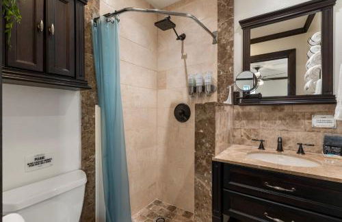 Castle Stay by Gathering Place Hot Tub & Fire Pit - Foto 31