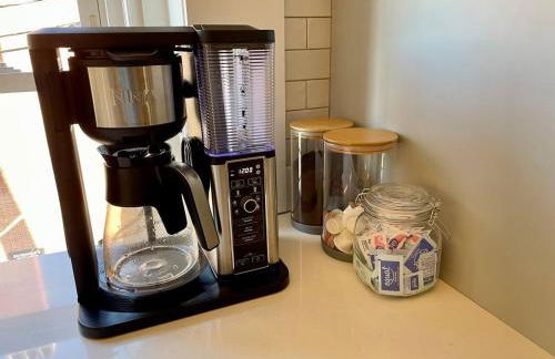 4 King Suites, Downtown, Outlets, Beach, Historic - Photo 40