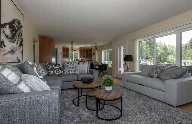 LUXURIOUS 5-Br Acreage | Year-Round Heated Pool & HotTub | Mtn View | Pool Table - Foto 17