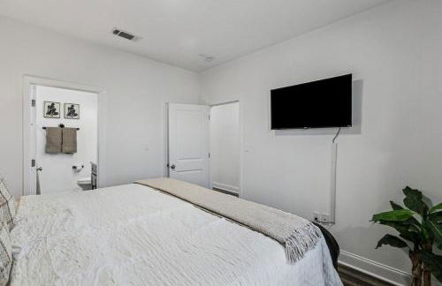 Spacious 10BR NOLA Home, Perfect for Groups, King bed - Foto 20