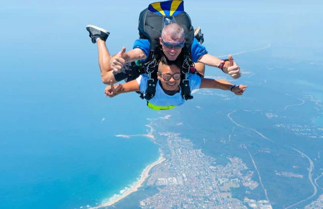 Salto en paracaídas en Newcastle - Foto 1