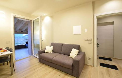 2 Bedroom Lovely Apartment In Premaor - Photo 10