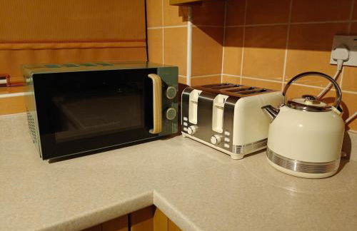 Timeless 2 Bedroom Townhouse Near The City Centre With Drive Parking - Photo 12