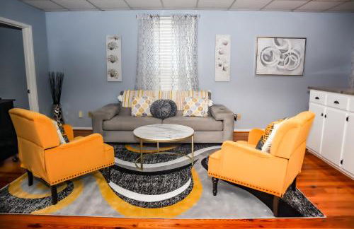 Bright & Stylish 2-Bedroom Near Downtown Mobile Free Parking - Foto 16